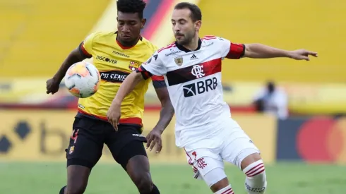 Flamengo visita a Barcelona en un duelo marcado por los casos de Covid-19