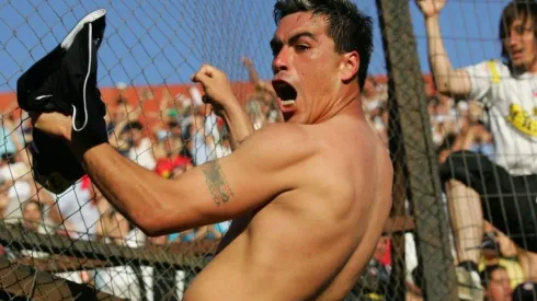 Esteban Paredes logró recién en 2009 su primer título de Primera División, y será en Colo Colo.