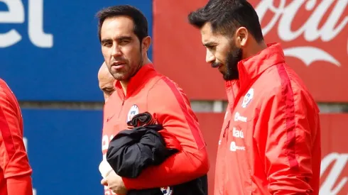 Johnny Herrera deja abierta la puerta de la selección chilena justo cuando se conoce la lesión de Claudio Bravo