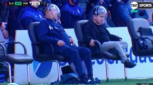 Diego Maradona junto a su hijo en el amistoso de Gimnasia