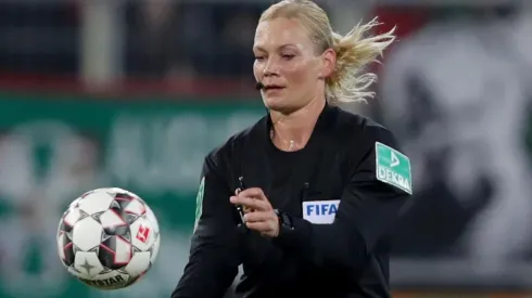 La jueza de 41 años podría anunciar su retiro del fútbol tras dirigir el Bayern vs Dortmund de este miércoles.