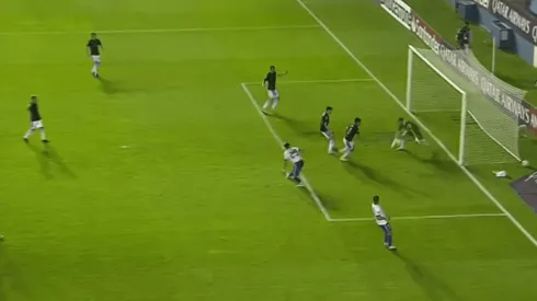 El autogol encajado por Gabriel Arias en Racing por Copa Libertadores.