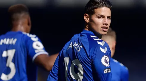 James Rodríguez la rompe en el Everton