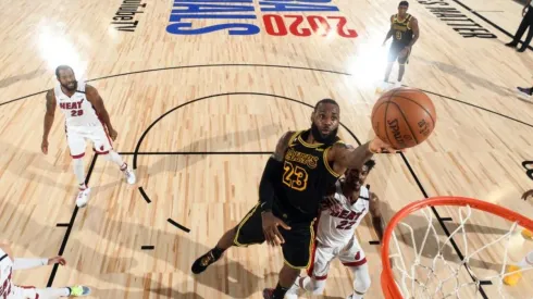 LeBron James una vez más fue la figura de la cancha en la NBA