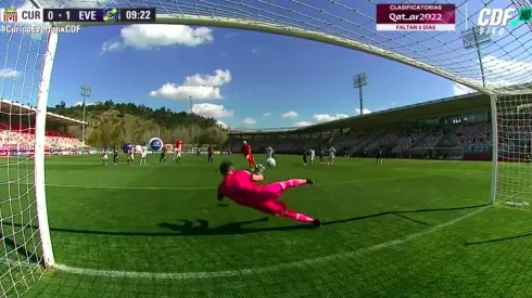 El gol de Johnny Herrera a Paulo Garcés.