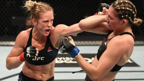 Holm destrozó a Aldana en la estelar del UFC Fight Island 4