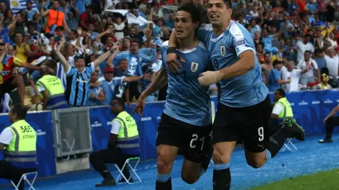 Edinson Cavani junto a Luis Suárez festejan ante Chile en Copa América 2019