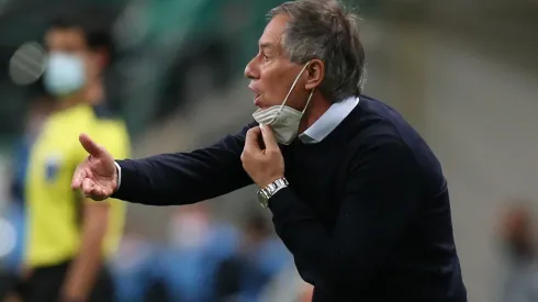 Reinaldo Rueda habría citado a sólo dos jugadores de la UC por decisión técnica, no por un supuesto pacto con el club.