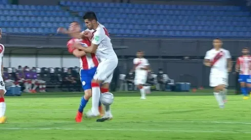 Tremendo codazo de Zambrano