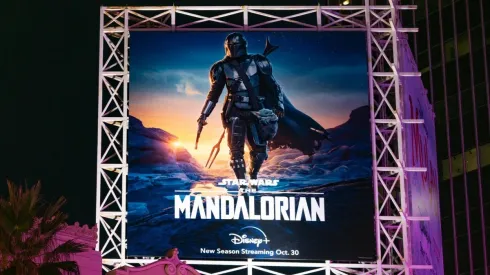 La serie cuenta con la participación del actor chileno Pedro Pascal.