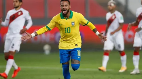 Neymar anotó un triplete para el triunfo de Brasil ante Perú