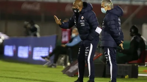 Reinaldo Rueda con Bernardo Redín en el partido ante Uruguay