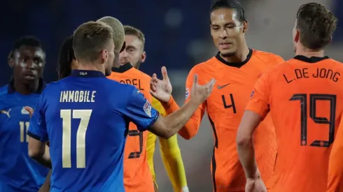 Inmobile se saluda con Van Dijk