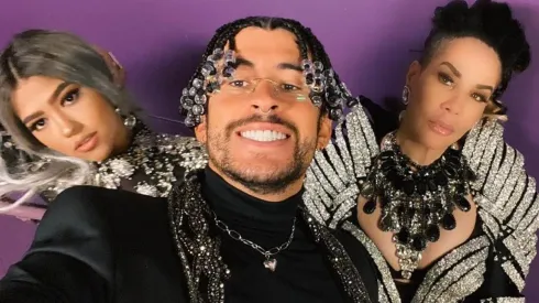 Bad Bunny, Ivy Queen y Nesi en su paso por los Premios Billboard 2020.