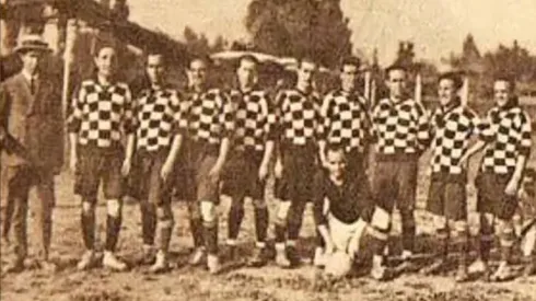 David Arellano -a a izquierda de esta imagen- jugó entre 1920 y 1924 por la Universidad de Chile