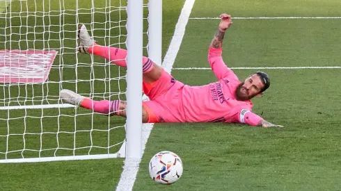 Ramos sufrió un golpe en el duelo ante Cádiz, por lo que no podrá estar en el estreno del Madrid en UCL.