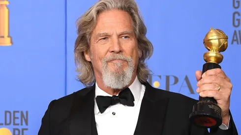 Jeff Bridges tras quedarse con un Globo de Oro en reconocimiento a su carrera.