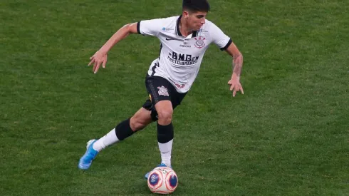 Ángelo Araos ha tenido un irregular presente en Corinthians y podría pegar la vuelta a Chile, esta vez a Colo Colo.