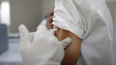 Muere brasileño que participaba en pruebas de la vacuna contra el Covid-19 | Foto: Getty Images