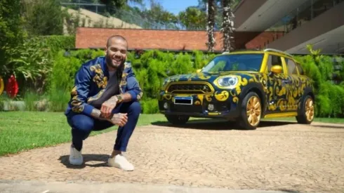 El auto es modelo 2019 y tiene apenas 8.000 kilómetros recorridos, además de un autógrafo de Dani Alves en el asiento del conductor.
