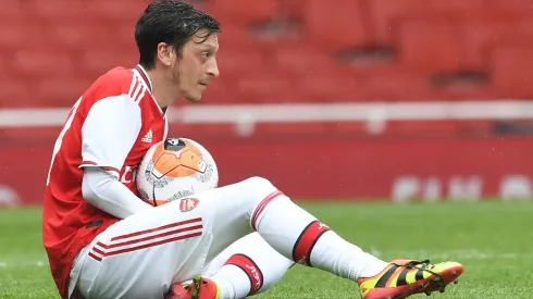 Ozil no fue inscrito para Premier ni Europa League esta temporada.