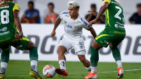 Yeferson Soteldo cumplirá dos años con la histórica camiseta 10 de Pelé en el Santos de Brasil