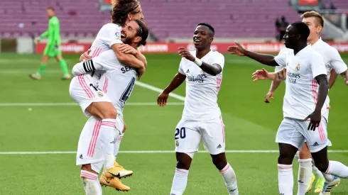 Modric se abraza con Sergio Ramos