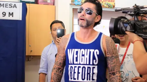 Marcelo Ríos votando en 2017. Esta vez no lo pudo hacer.