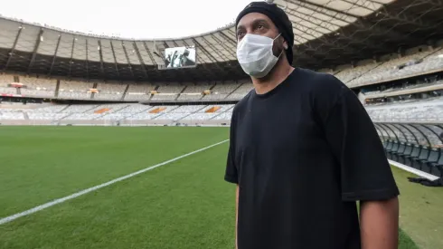 El astro brasileño anunció que se encuentra aislado y asintomático.