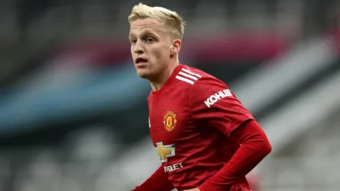Van Basten cree que Van de Beek se equivocó al fichar por los red devils