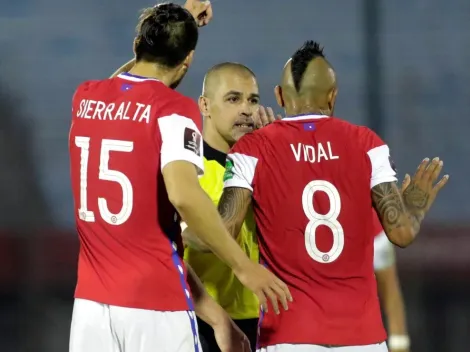 Árbitro que no cobró el penal a Chile frente a Uruguay saca la voz