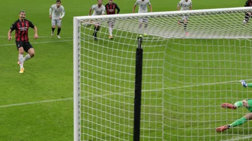 Zlatan desperdicia un penal en la Europa League