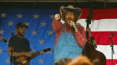 El actor tuvo que salir arrancando para no ser linchado por los asistentes al acto.