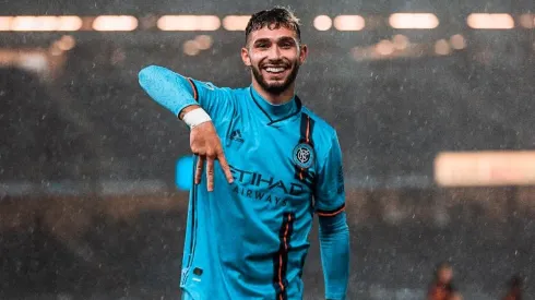 Valentín Castellanos festeja el Hat-trick