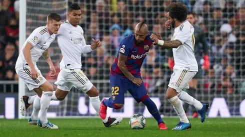 Arturo Vidal ante el Real Madrid cuando vestía la camiseta del Barcelona.