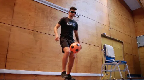 Las gafas estroboscópicas se usan en Clínicas MEDS para la prevención de lesiones traumatológicas.