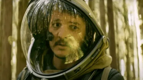 Pedro Pascal en su rol de Ezra, para "Prospect", que ya está disponible en Netflix.