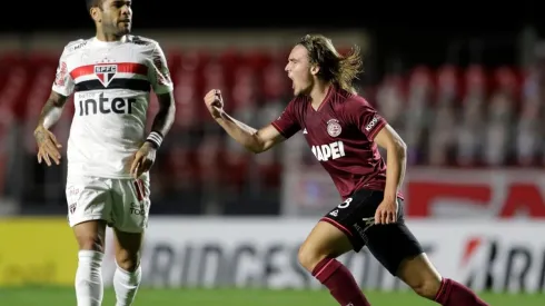 Sao Paulo y Dani Alves quedaron fuera de la Sudamericana