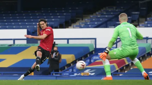 Cavani vence a Pickford y marca su primer gol en el United