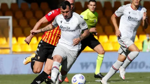 Gary Medel ante el Benevento