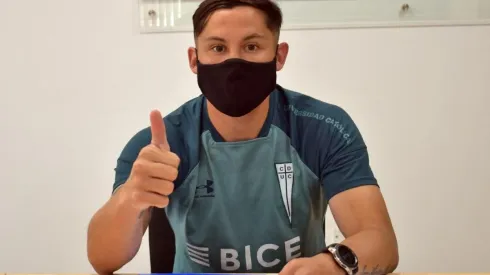 Fuentes ya posa con la camiseta de Católica