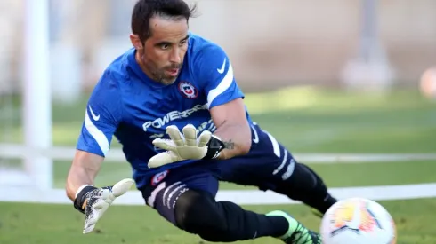 Claudio Bravo volvió a Juan Pinto Durán y sigue haciendo historia.