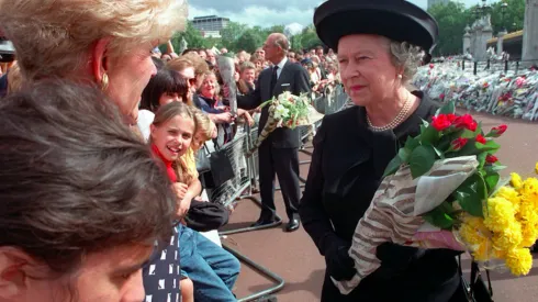 La Reina Isabel II en el funeral de Diana de Gales, un pasaje del documental que NatGeo estrenará este domingo.