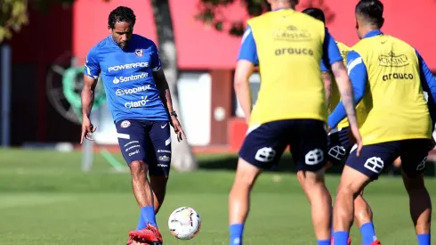 Jean Beausejour aspira a reverdecer laureles en su vuelta a la selección chilena con 37 años