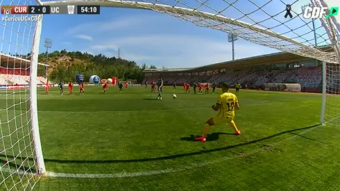 Cerda se adelantó en los dos penales que atajó a la UC