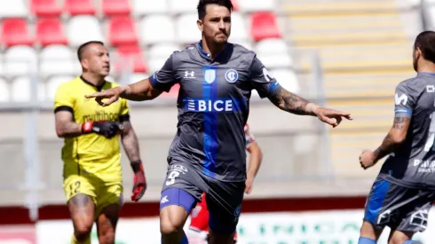 Universidad Católica sigue firme en el liderato del torneo chileno