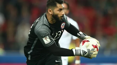 Johnny Herrera quiere ver a Pérez en la puerta de la Roja