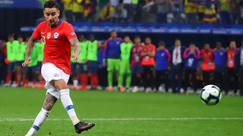 Pulgar se recuperó de 30 horas de vuelo con la ayuda del kinesiólogo de La Roja.