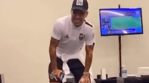 Vargas bailó al ritmo de "La bomba" en su bautizo con el Mineiro