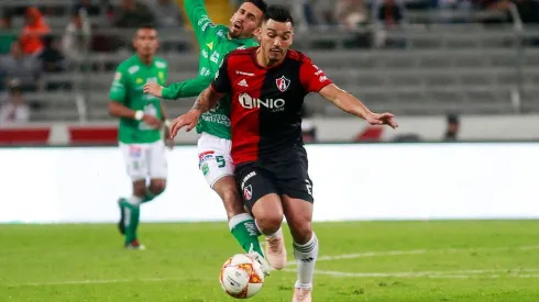 Lorenzo Reyes no tiene al fútbol chileno en sus planes, pese a su inminente salida del Atlas de Guadalajara